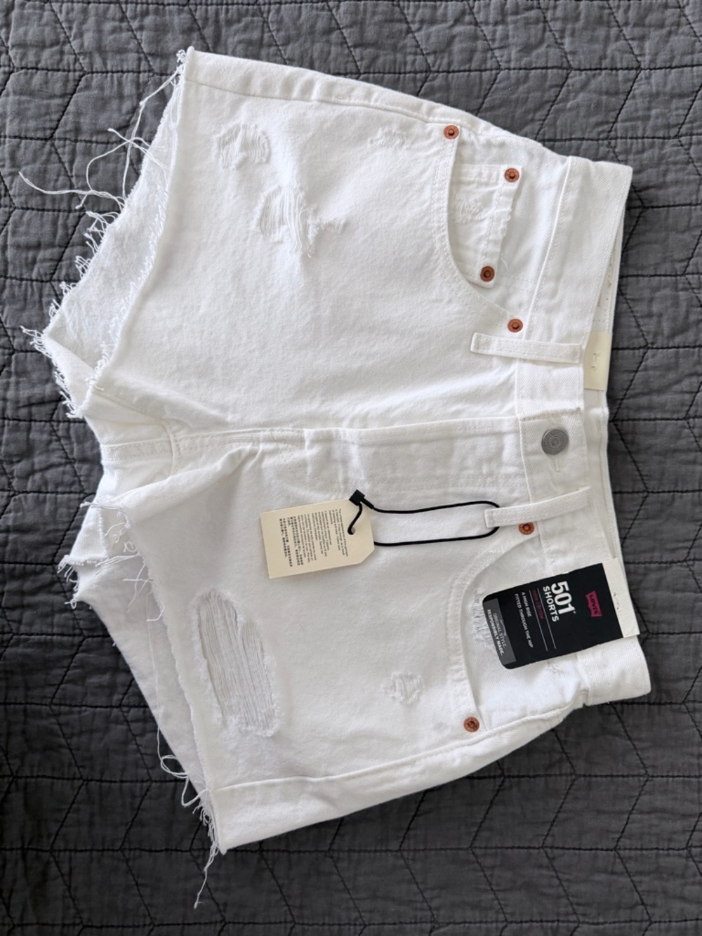 NWT Levi's 501 Women's High Rise White Denim Cut Off Frayed Distressed Short W26 - Picture 5 of 15
